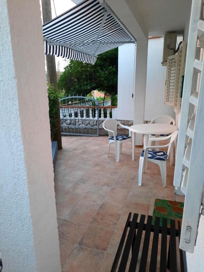 Apartmani Ana-Lora Lopar Esterno foto