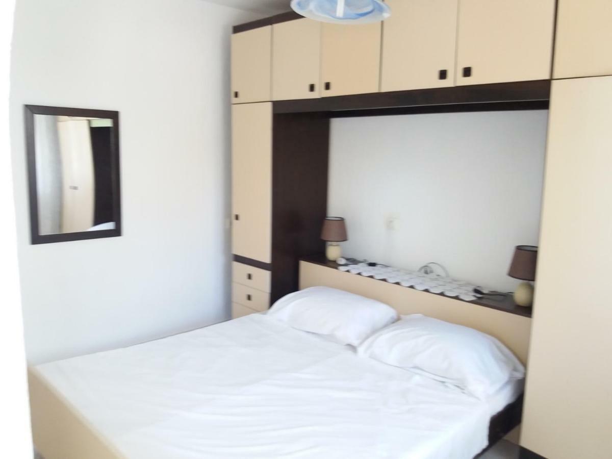 Apartmani Ana-Lora Lopar Esterno foto
